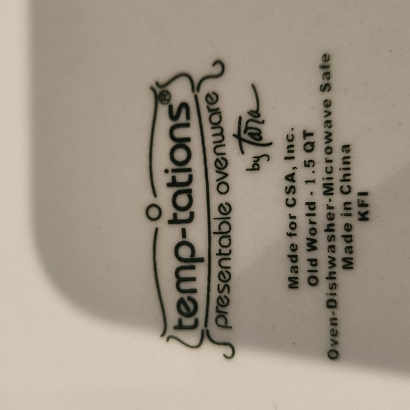 EUC Temp-Tations By Tara 1.5 Qt. Cranberry and White Ceramic Baking Dish - Picture 6 of 8